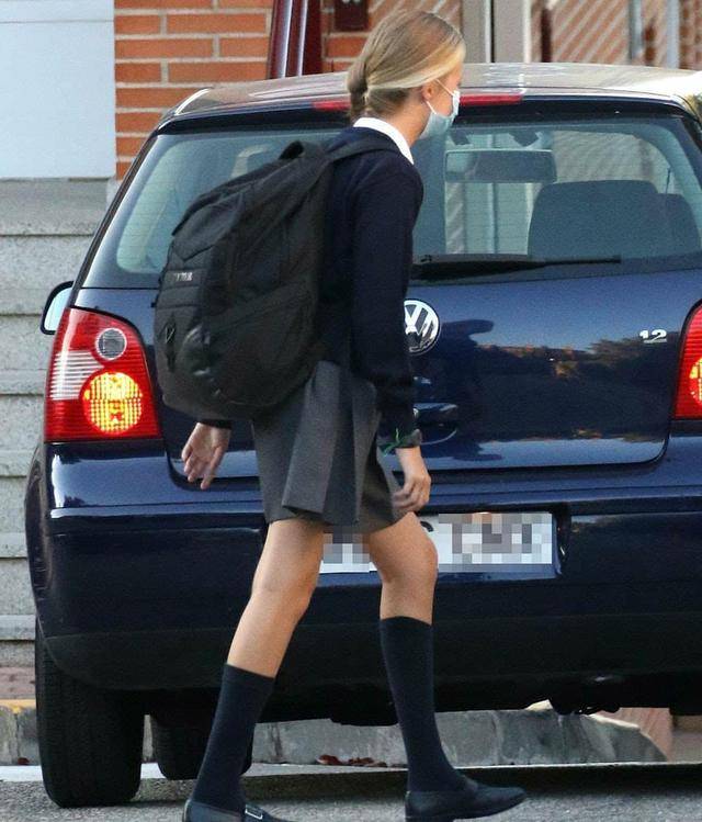 妹妹|西班牙公主开学！姐姐穿学生装和普通学生一样，妹妹随行刻意低调