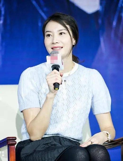 谢杏芳|39岁国羽女神晒全家福庆生照，丈夫一次背叛后，发奋成为美女总裁