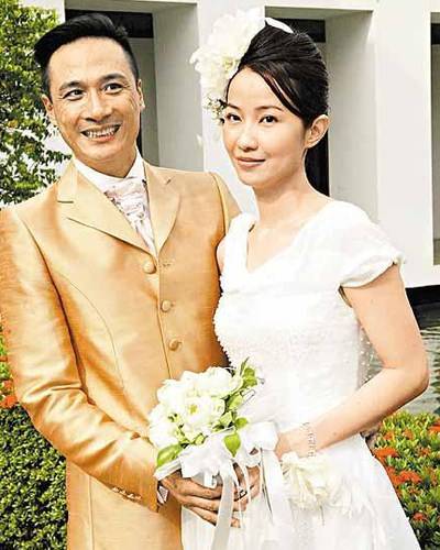 和影帝一见钟情,婚后多年不做家务,年近50岁保养得很好_两人