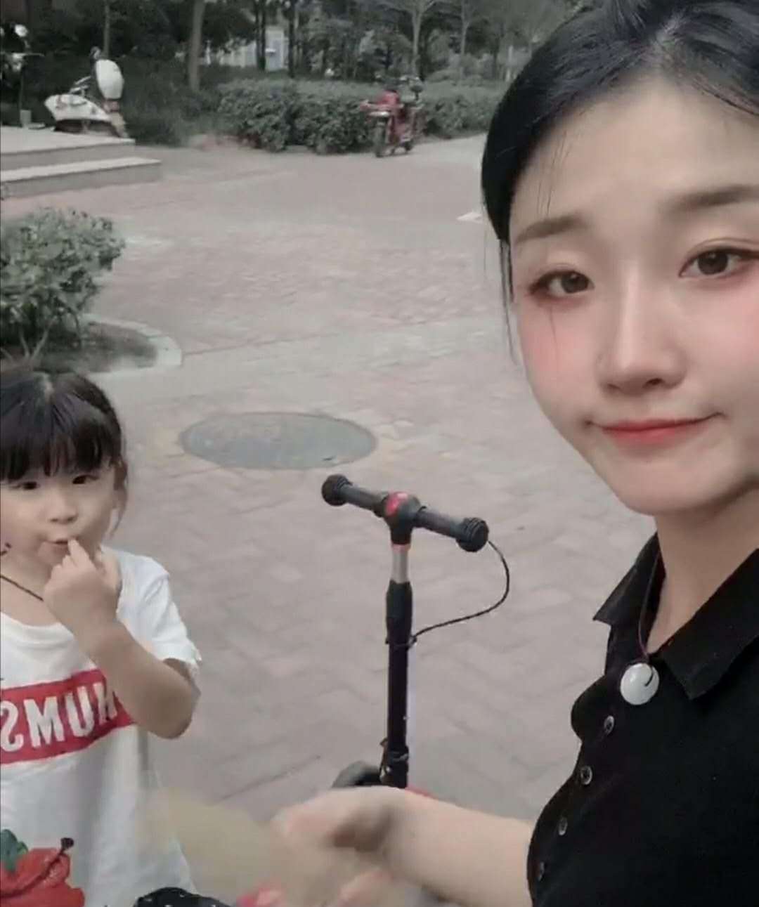 原创《快乐星球》莲蓉包近照曝光,完全看不出已经30岁,如今是老师