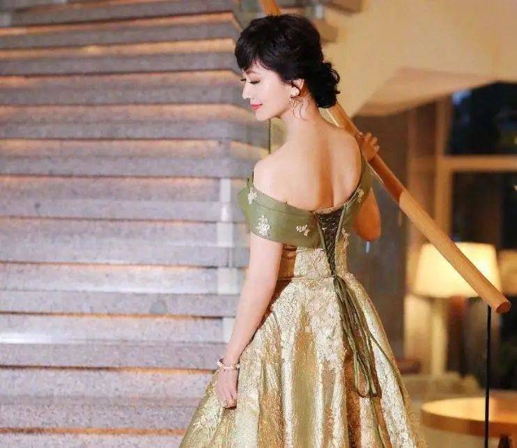 手臂|后背肉肉一层层，胳膊还很粗！专瘦上半身的体式来了，早晚各一遍