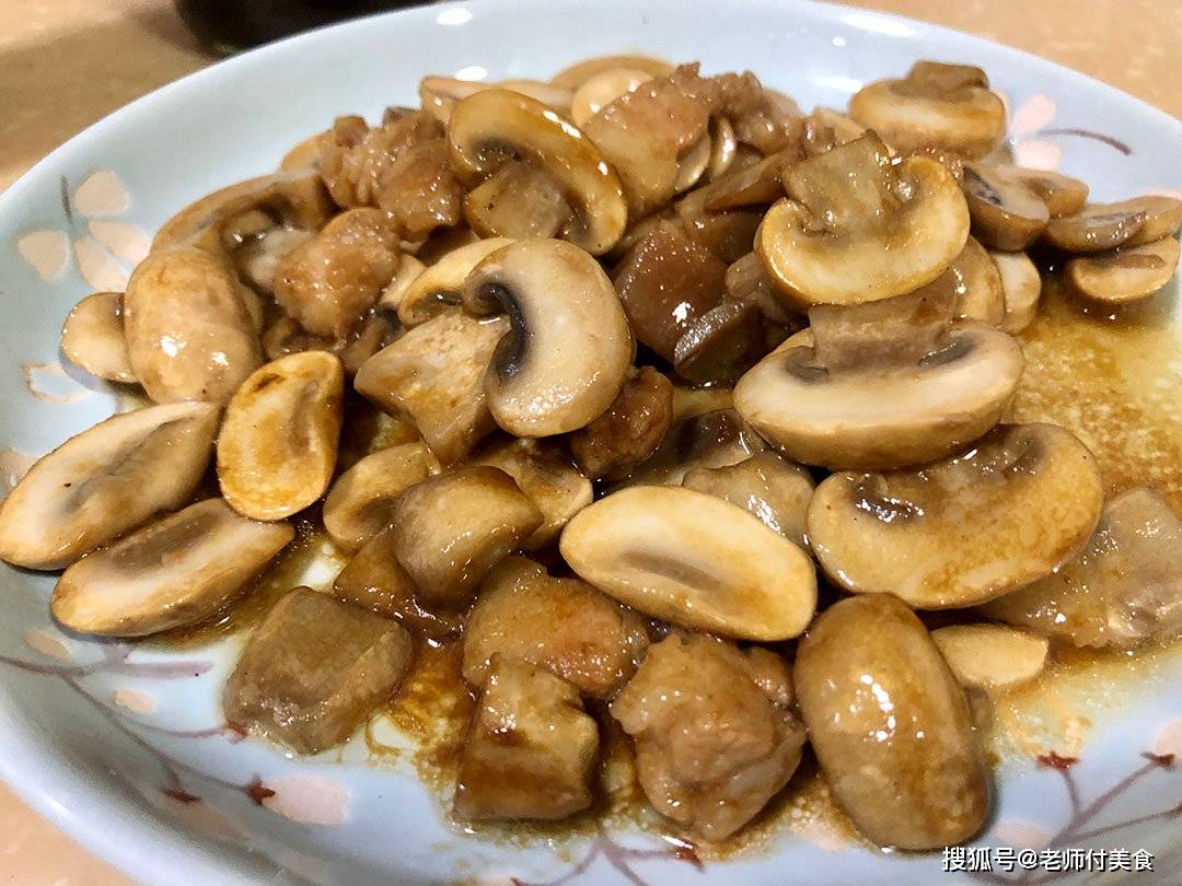 五花肉|一口咬下去，迟迟不忍咽下，回味无穷这样炒的口蘑真的是太香了