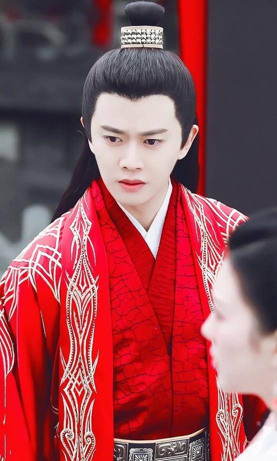 10位古装剧红衣美男!《琉璃》成毅妖化红衣帅炸,肖战都仙气满满