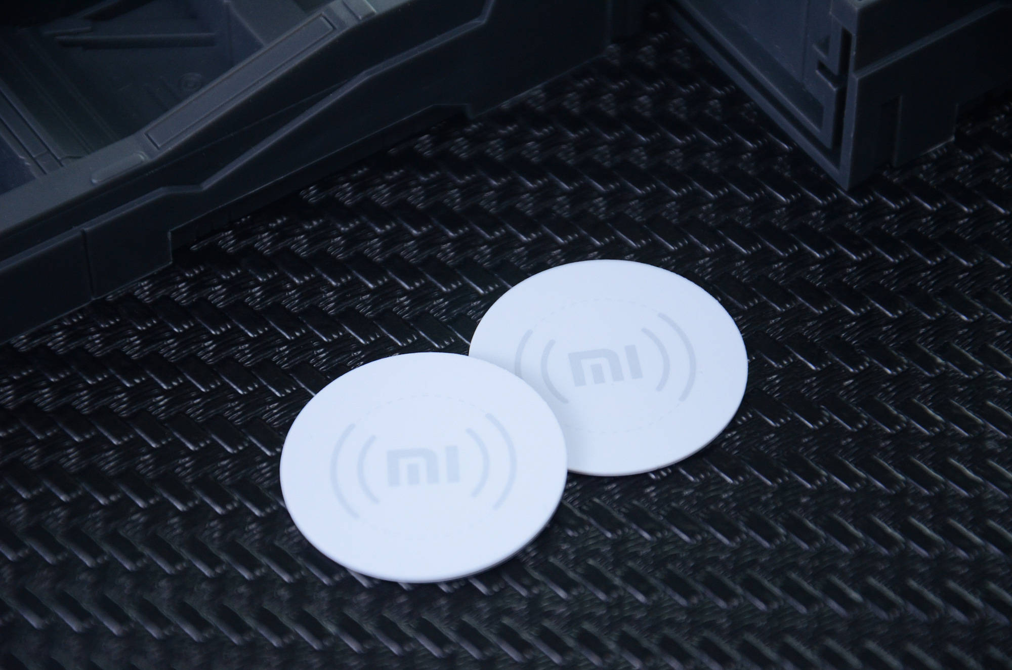 19.9元！小米新品“碰碰贴2”评测：手机碰一下就能连网？_搜狐网