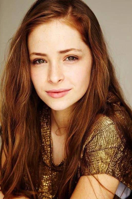 洋娃娃|澳洲版周迅、高级厌世脸2.0，被这未被发掘的美貌宝藏炸出来了