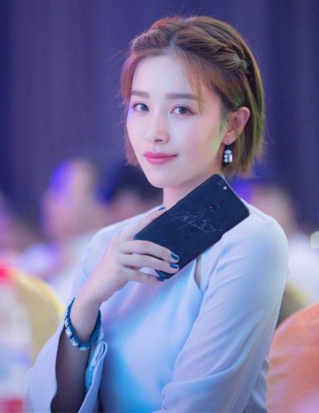 明星|张馨予发博晒美食，呼吁对女演员胖瘦不要太苛刻，你怎么看？