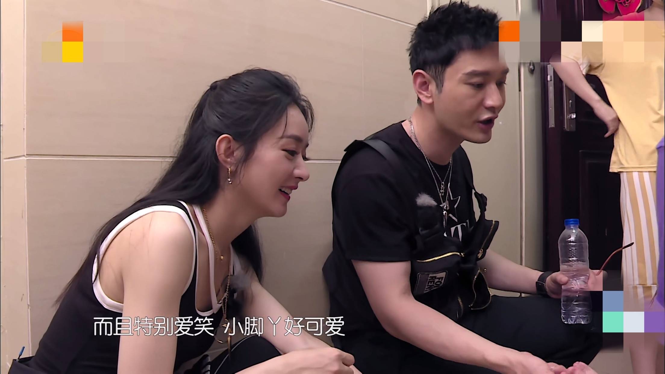 赵丽颖显露母爱,擦拭婴儿椅还能熟练哄娃,细节里展示育儿高能面