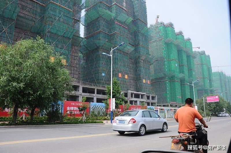 原创
明年房子迎“贬值潮”?专家预计:2021年楼市将突破“三个下限”
第一:有些城市会突破房价下跌底线第二:部分房企负债率会突破上限第三:人们投资房产的兴趣会突破下限