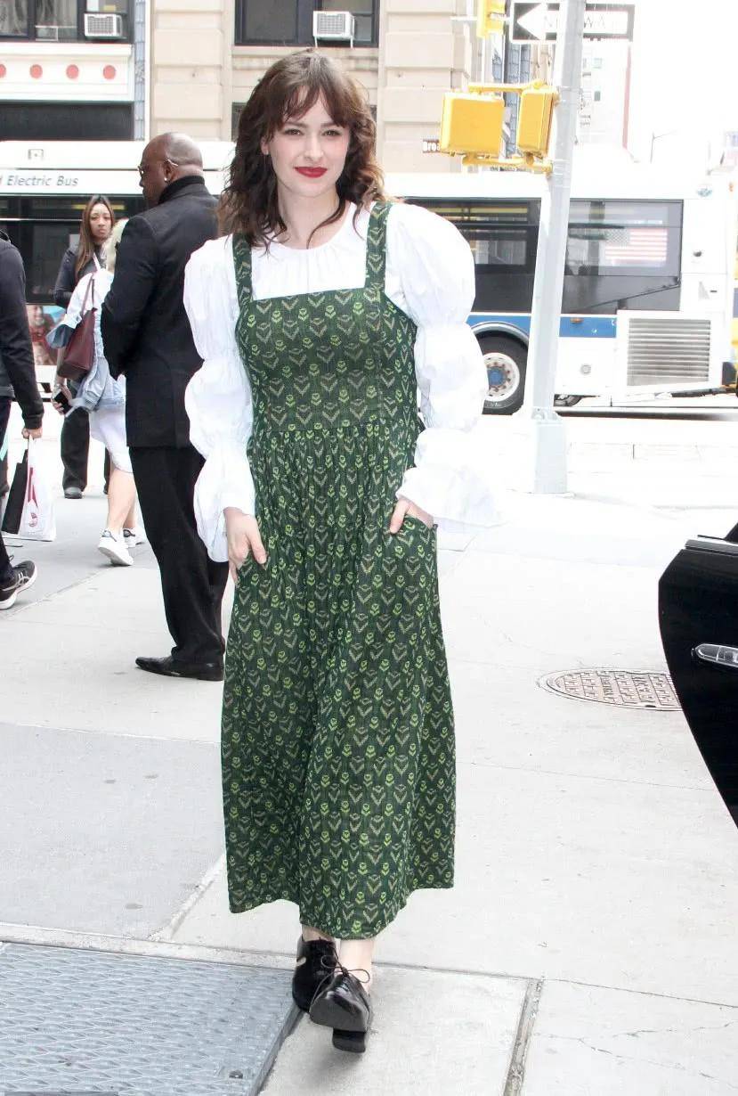 洋娃娃|澳洲版周迅、高级厌世脸2.0，被这未被发掘的美貌宝藏炸出来了