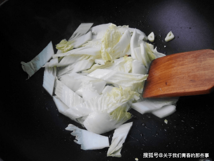 技巧|切好不要直接炒！掌握3个技巧，白菜脆爽入味，不出水醋溜白菜