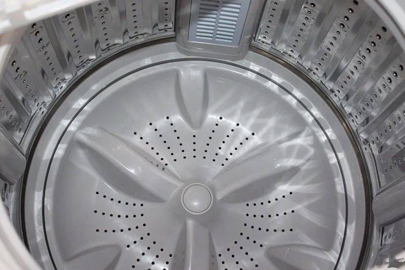 洗衣机|家里洗衣机买滚筒还是波轮？别听那么多分析了，其实都一样！