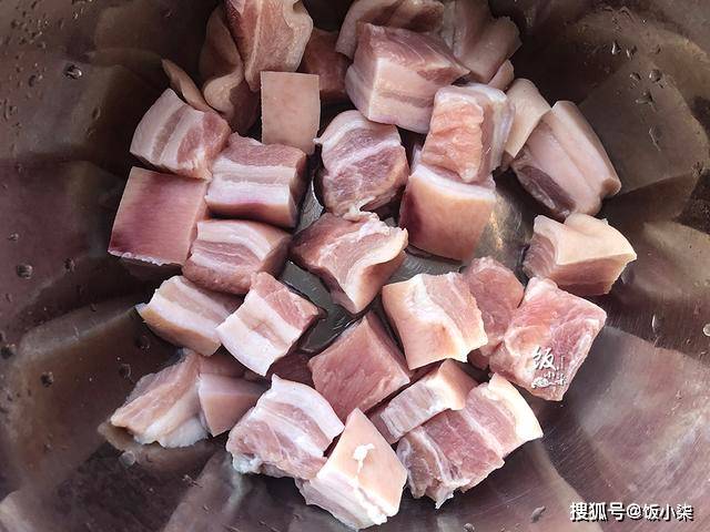 红烧肉怎么做才能色泽鲜亮 dc7ff37f8b0c442fa7e22c4bd2aadcaa.jpeg