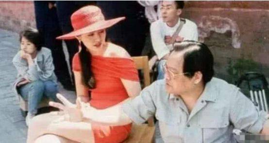 王祖贤30年前故宫旧照被扒 有谁注意背后的群演?如今成当红巨星