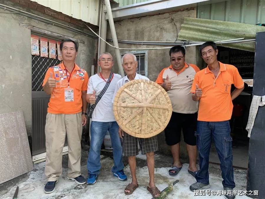 (李宜杰摄)台南关庙区早年竹藤编织业盛行,翁明辉20岁时就跟着继父