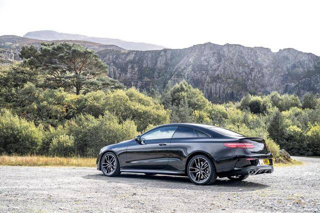 锦和汽车商业中心带你看没有"一人一机"的amg:奔驰e53 amg coupe_手机