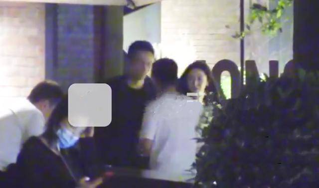 老婆|原创汪小菲否认搂陌生女子，质问哪只眼睛看到他的手，怒斥配图编故事