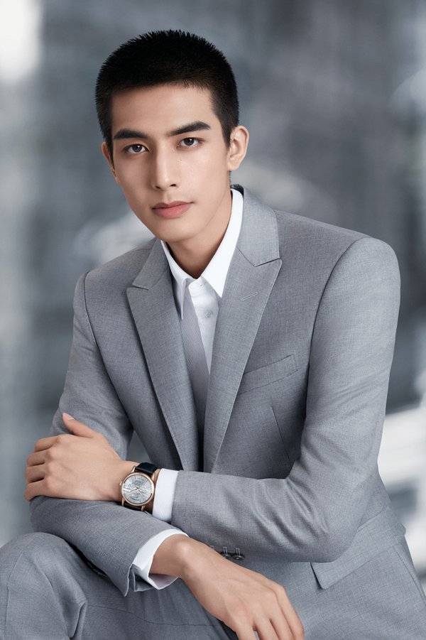 Armani|Emporio Armani男士腕表形象代言人宋威龙携机械腕表系列线上首发