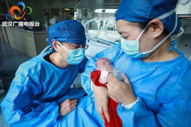 女婴|不容易!6个月超早产女婴活下来了 出生时仅500克