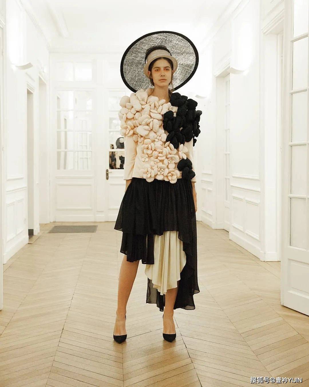 越南|被巴黎世家抄袭？把衣服种上鲜花、冻进冰块里？越南时装的高光时刻