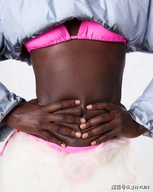 越南|被巴黎世家抄袭？把衣服种上鲜花、冻进冰块里？越南时装的高光时刻