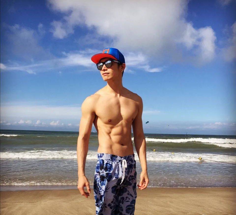 六块腹肌的辰亦儒,健壮的肌肉引发舔屏,网友:你这身材