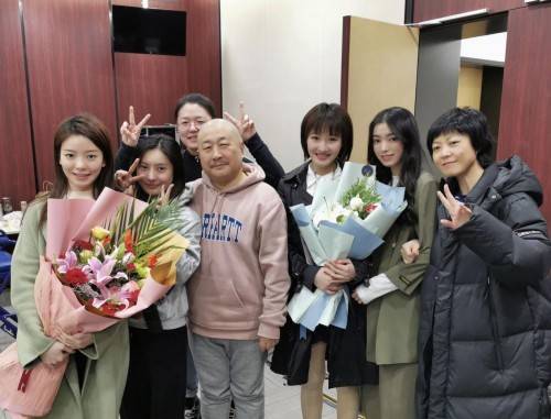 黄玥|演员黄玥程新剧《亲爱的自己》华丽转身时尚职场女白领