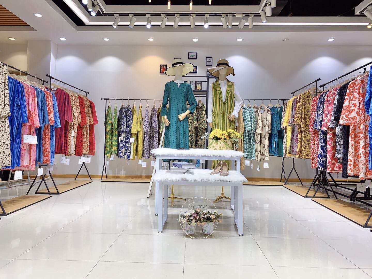 一家|新手创业：开一家品牌女装折扣店的发展前景