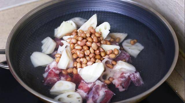 排骨汤的做法莲藕花生 c99ce922fb4941e9997e9e6748e2e7f9.jpeg