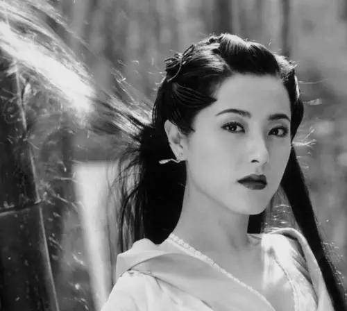 狐狸精|为什么她艳压范冰冰、美过佟丽娅，却演不好一个狐狸精？