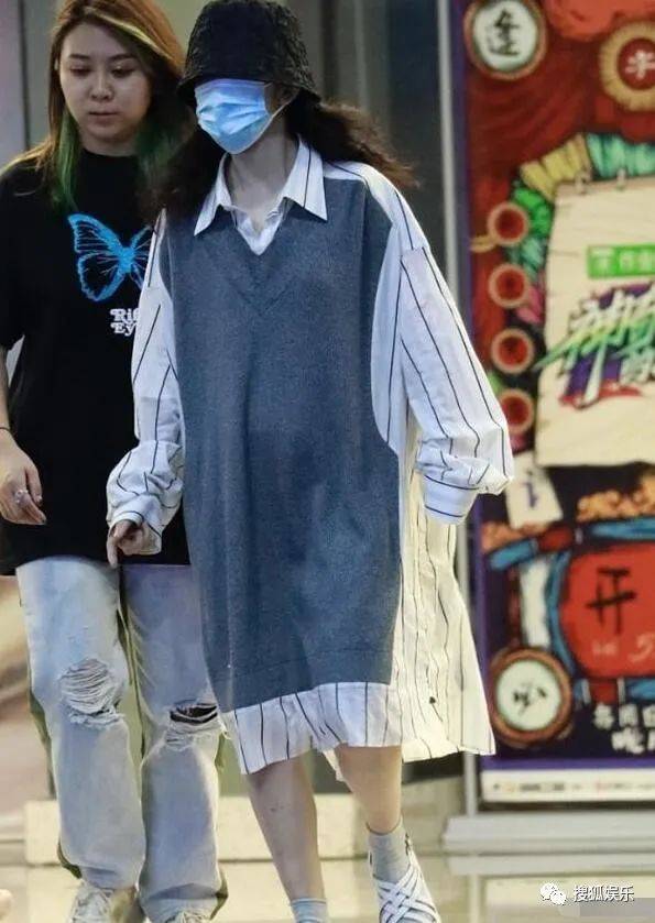 娱乐日报|胡一天恋情曝光?谢娜小腹微凸?德云社抢票堪比春运?