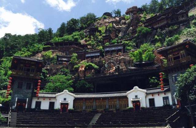 哪个城市gdp高且压力小_压力大的图片