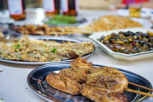 美食|肇庆露天的东门烧烤美食广场 广东的美食生活真接地气