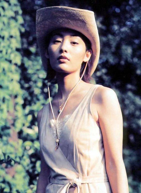 日本美女常盘贵子已49岁！曾合作张国荣刘德华最