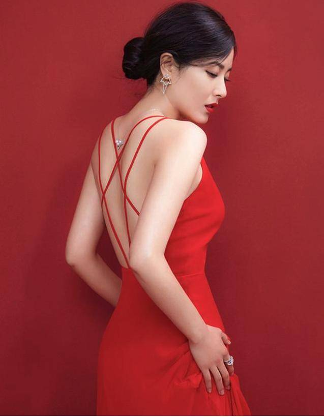 曾是中|佛系女神曾黎,43岁气质容貌依旧,曾是中戏校花