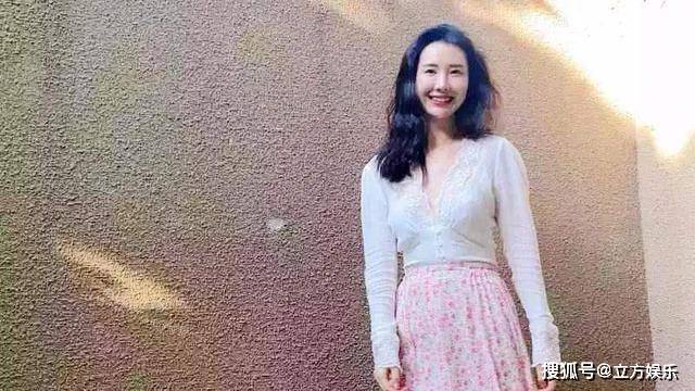 互换|董花花张大奕风格互换？后者走起了成熟风，前者开始扎丸子头！