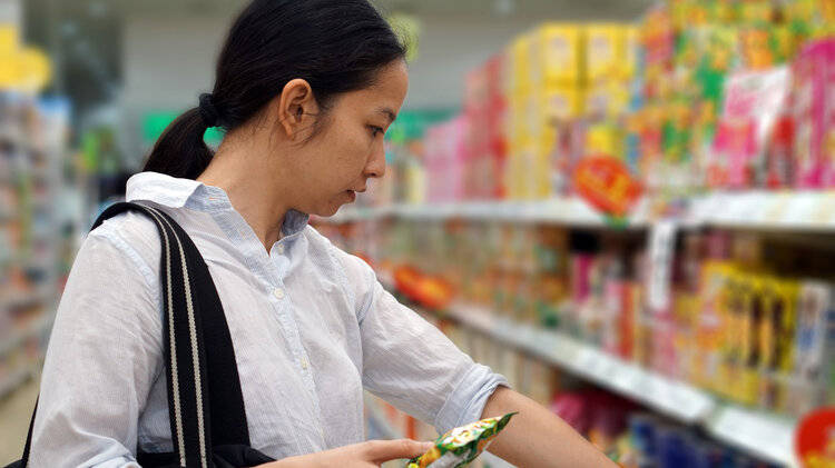 零食|港消委：薯片等70款零食检出致癌物，危害多大？世卫组织提醒了