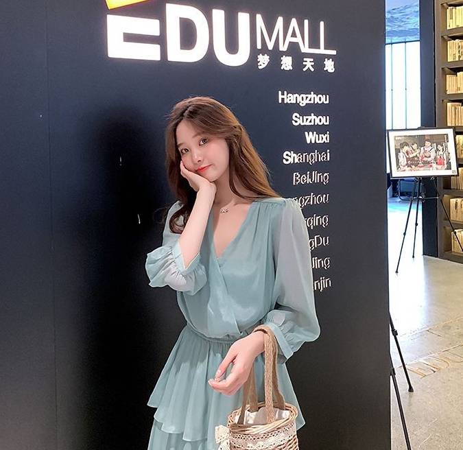 秋意浓|复古不等于老气，秋意浓浓的法式复古风已浪漫来袭，一条裙子搞定