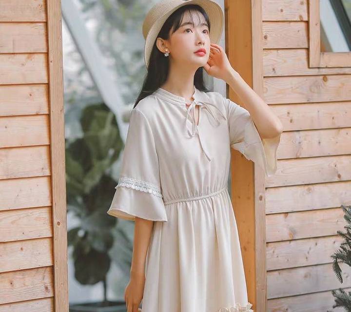 秋意浓|复古不等于老气，秋意浓浓的法式复古风已浪漫来袭，一条裙子搞定