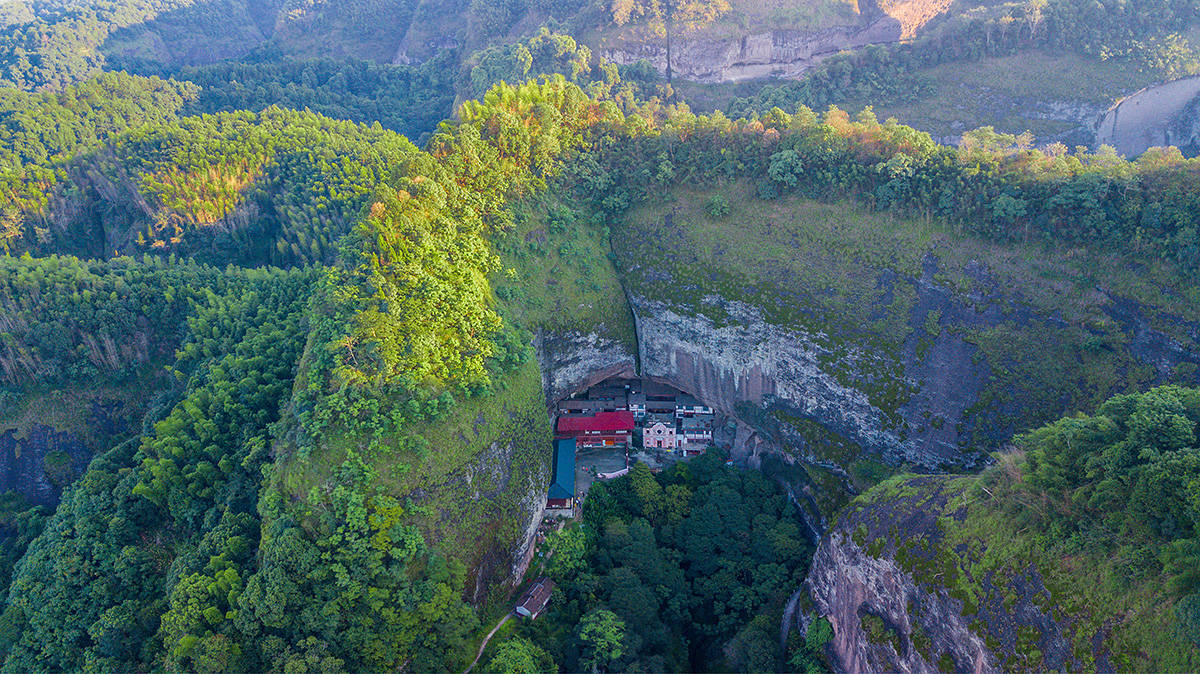 原创洞穴秘寺江西丹霞瀑布岩洞中一座奇特寺庙群抚州广昌龙凤岩