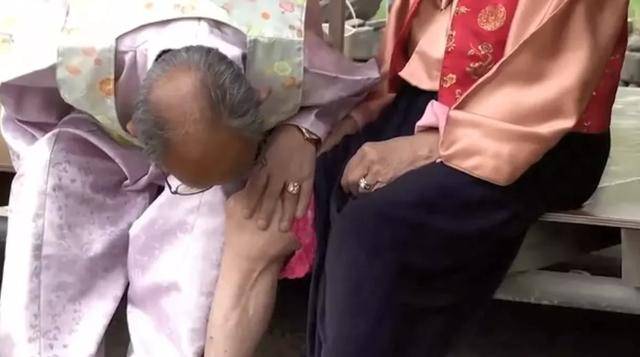 《亲爱的,不要跨过那条江》无数人泪流满面