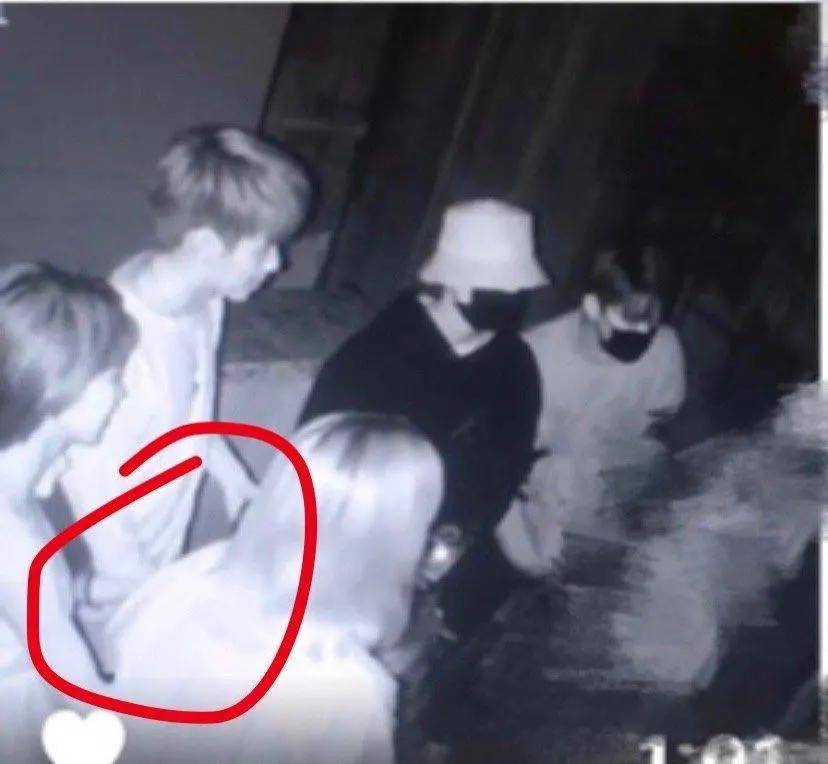 姜贞|原创流量鲜肉借赵露思上位还不够?私约网红约到变性人,前任气到呕吐…