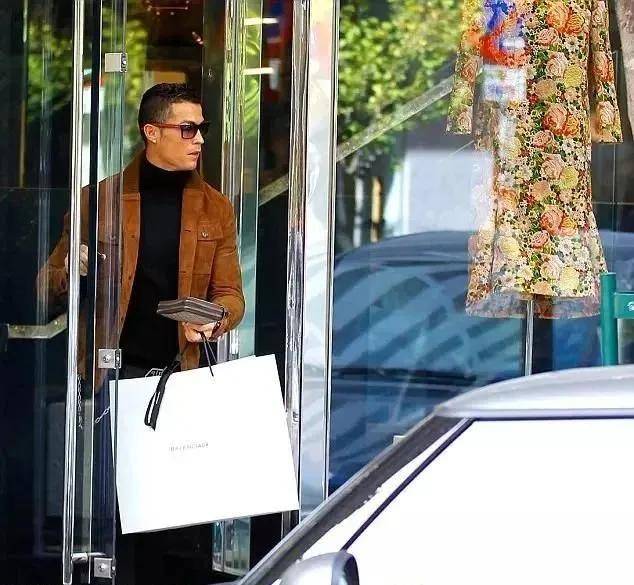 乔治娜|全球第一高富帅娶94年柜姐：狮子&水瓶这对CP，是我磕过最励志的糖