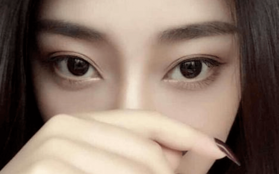 变化|关晓彤生日蹦迪被骂不检点,有谁注意到了她悄悄变化的眼睛...