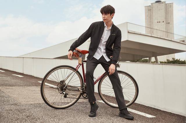 男装|时尚达人示范秋日出行穿搭,忘不了男装,让你轻松GET时髦感!