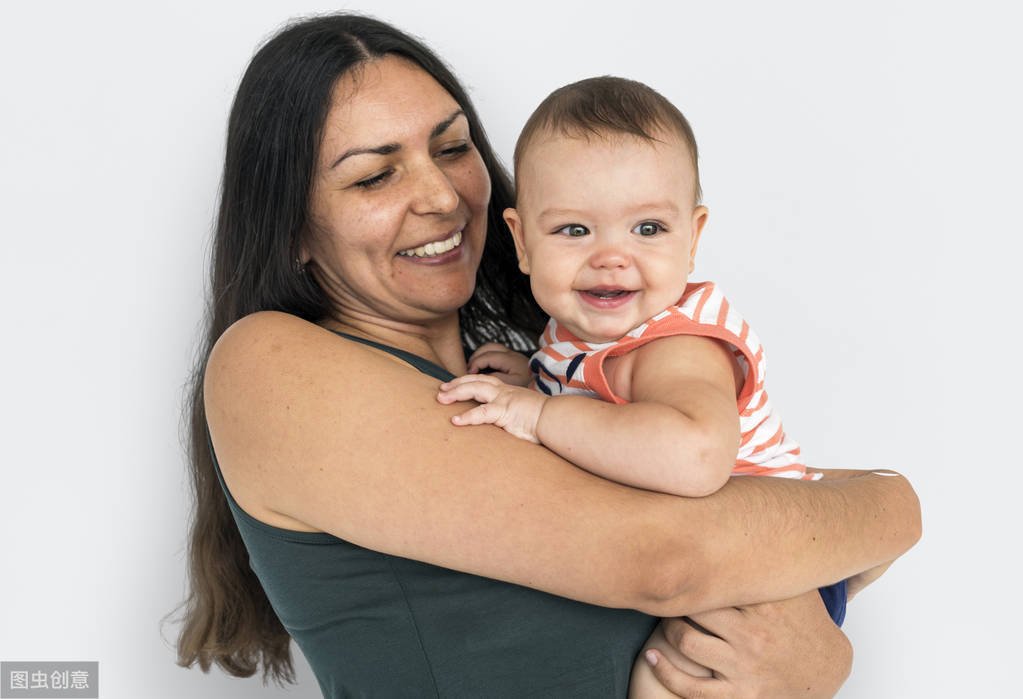 新生儿什么时候可以竖抱 0ee02e8dd399441f94de3857815fd8ec.jpeg