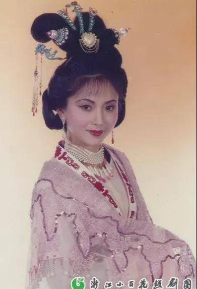 为爱守寡13年,从江南第一美人到母亲专业户,她的美从不败岁月