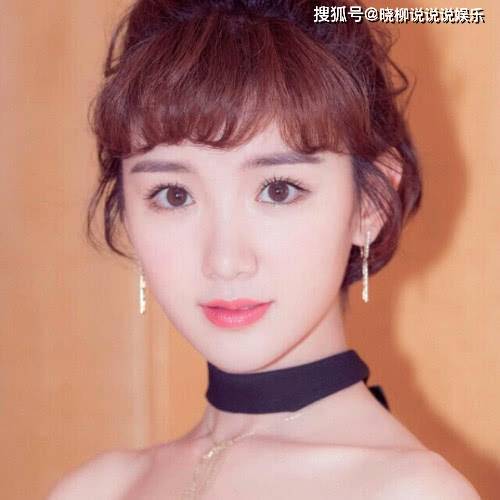 她刚出生就被生父扔垃圾桶,成名后父亲反索要五千万赡养费