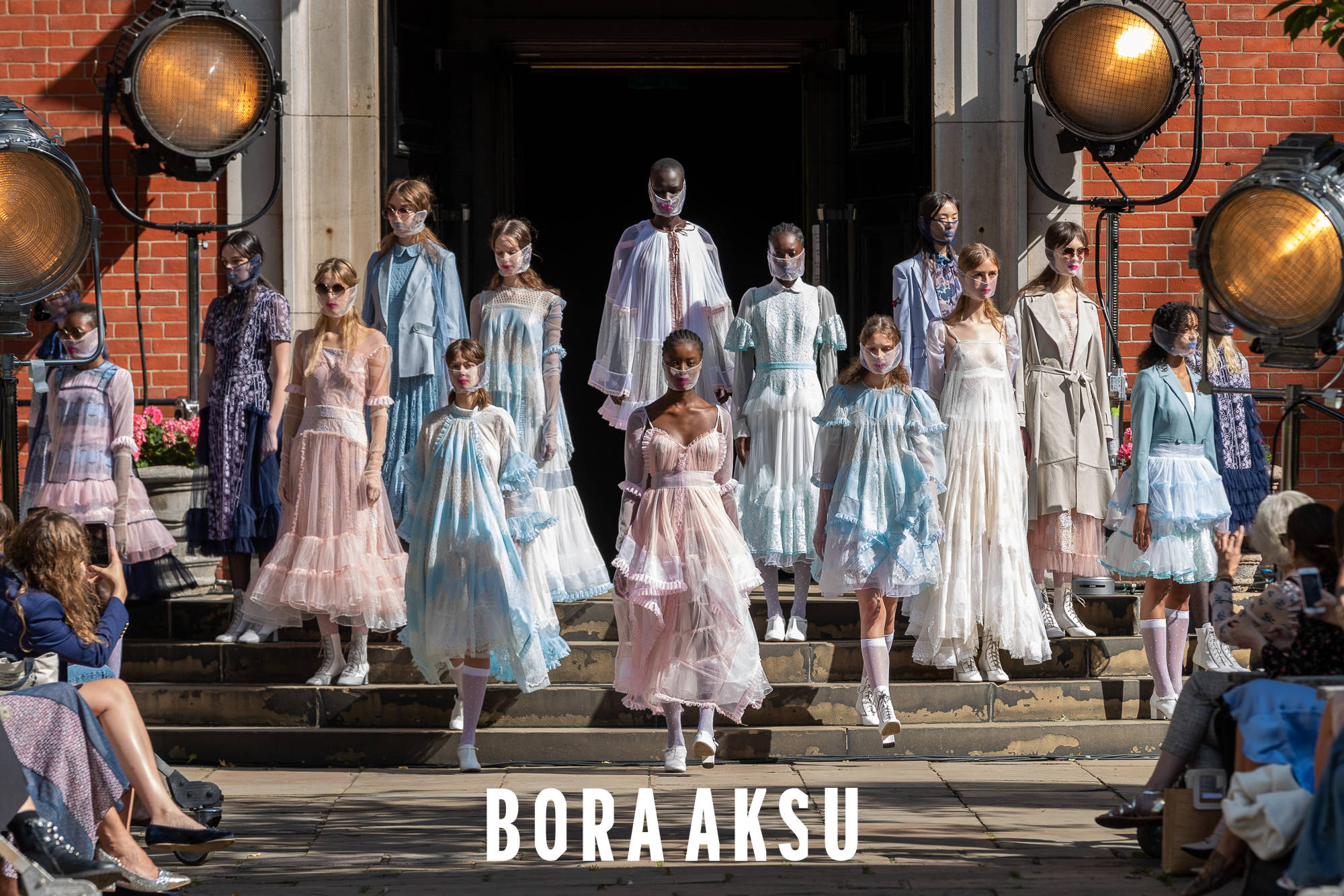 伦敦|回顾历史与艺术的梦幻瞬间，BORA AKSU 2021春夏伦敦时装周大秀