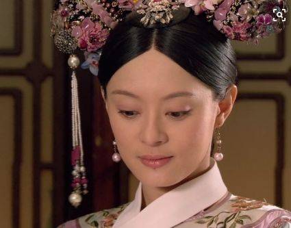 被子|为什么被子上要洒菊花？原因华妃一辈子都不知道甄嬛生双生子时