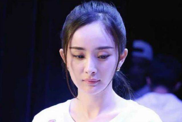 杨幂困难时他曾伸出援手去帮助杨幂,时隔八年,杨幂带他再次爆红